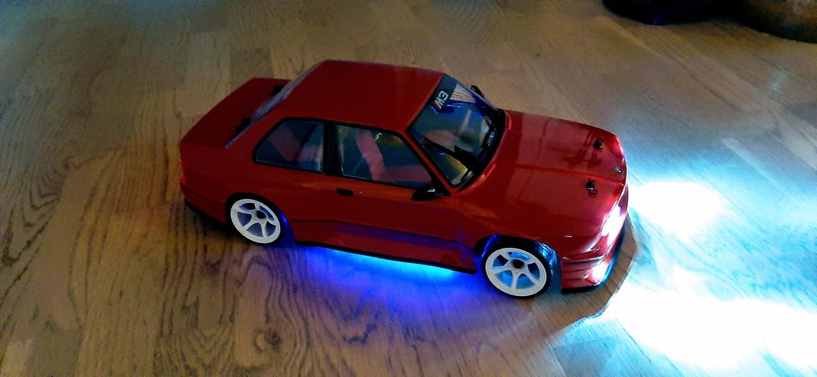 Bil 1/10 BMW E30 M3 (SOLGT) billede 15