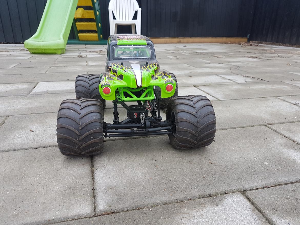 Truck Axial smt 10 Grave digger  billede 3