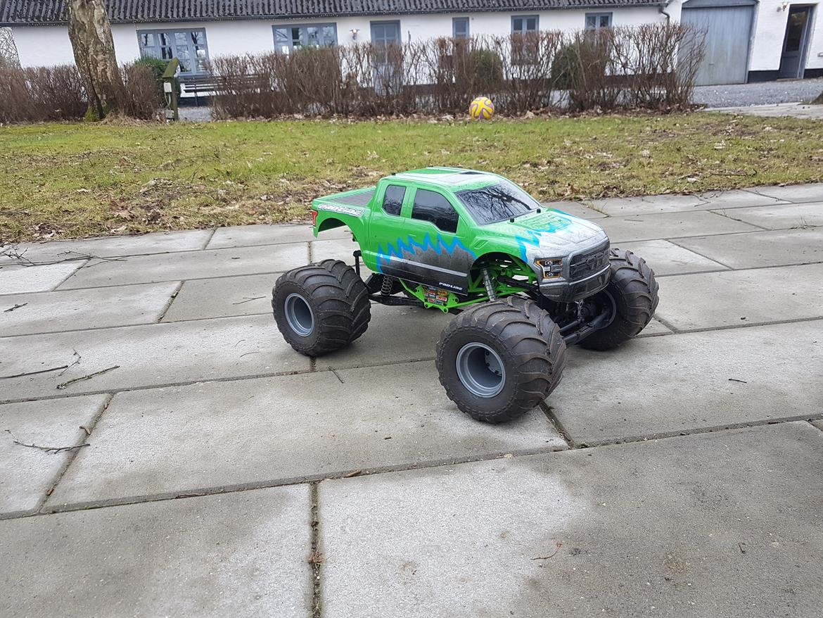 Truck Axial smt 10 Grave digger  billede 10