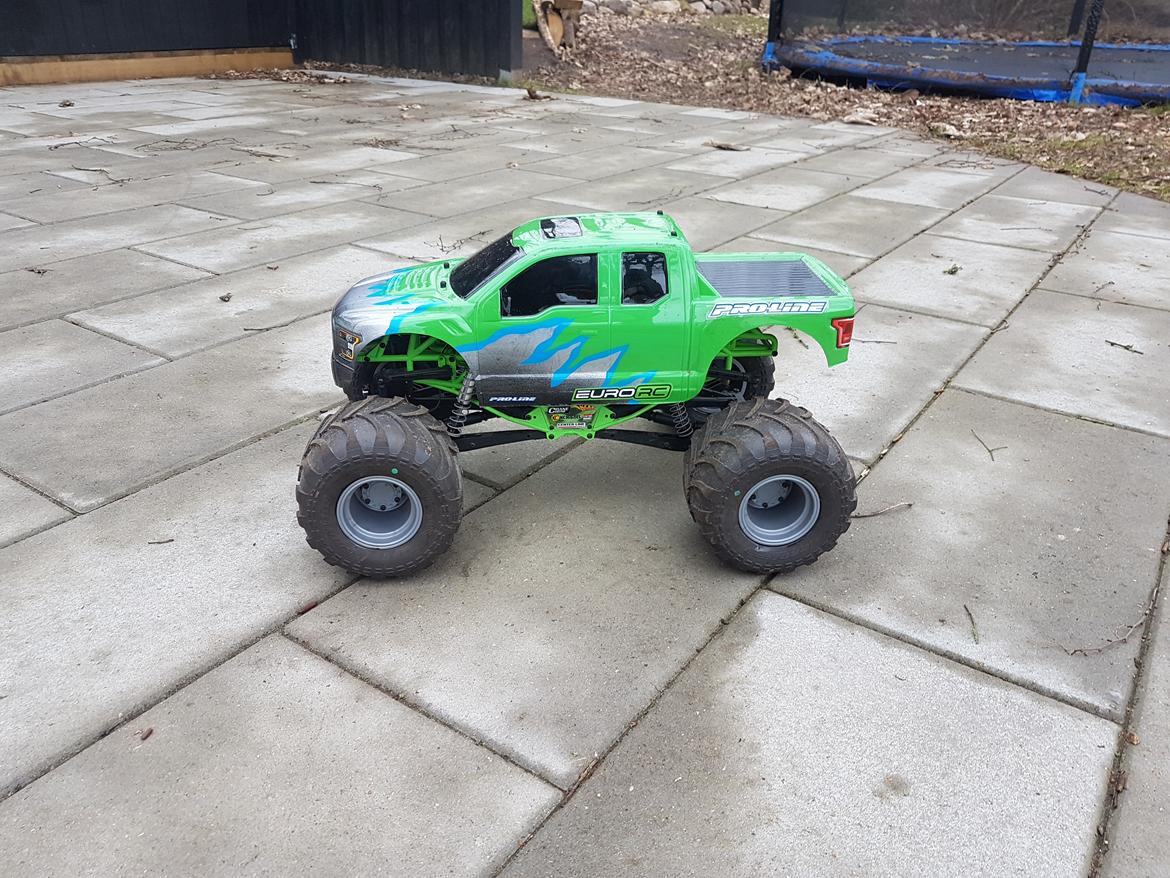 Truck Axial smt 10 Grave digger  billede 13