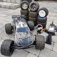 Bil Traxxas Revo 3,3