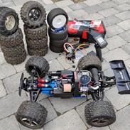 Bil Traxxas Revo 3,3