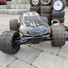 Bil Traxxas Revo 3,3 