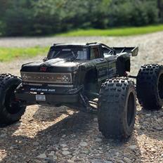 Truck Arrma Outcast 8s EXB