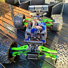 Bil Traxxas E-revo 2.0