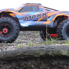 Bil Traxxas Maxx V2