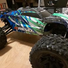 Off-Roader Traxxas E-revo 2.0 vxl 