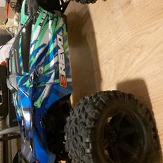 Off-Roader Traxxas E-revo 2.0 vxl 