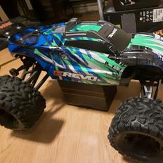 Off-Roader Traxxas E-revo 2.0 vxl 