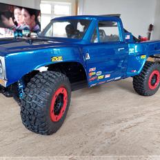 Off-Roader Axial yeti trophy truck