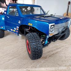 Off-Roader Axial yeti trophy truck