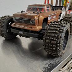 Truck Arrma Outcast 4s 