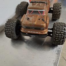 Truck Arrma Outcast 4s 