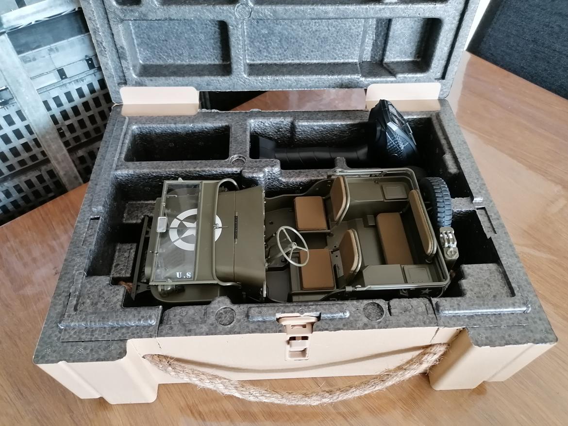 Militær Medic Jeep 1/12 (Solgt)  billede 24