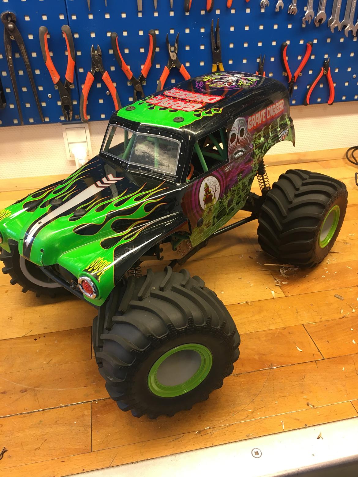 Truck Losi LMT Grave Digger billede 4