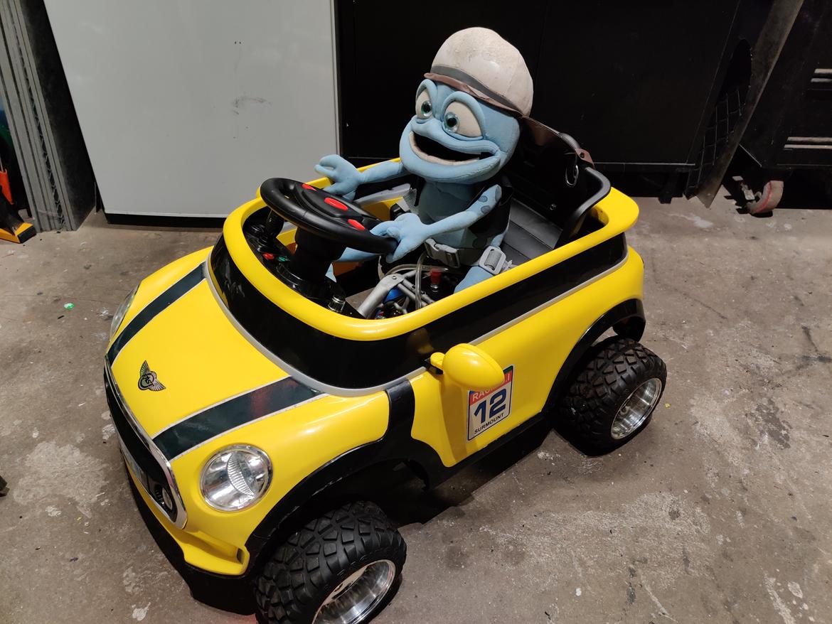 Bil CARSON Crazy Frog's Mini Cooper Cabriolet 1/5 billede 1