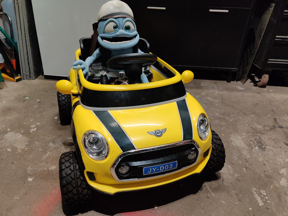 Bil CARSON Crazy Frog's Mini Cooper Cabriolet 1/5 billede 5