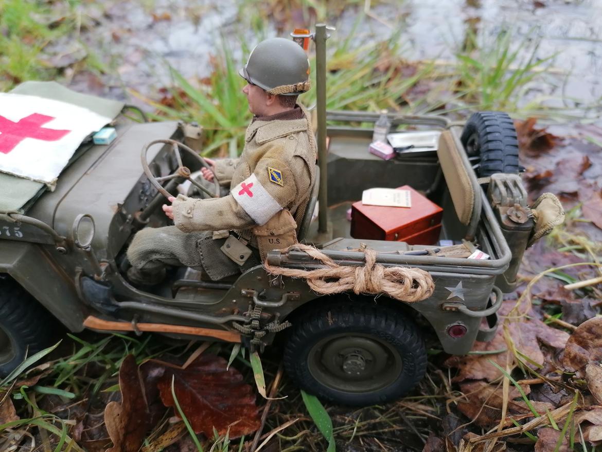 Militær Medic Jeep 1/12 (Solgt)  billede 35