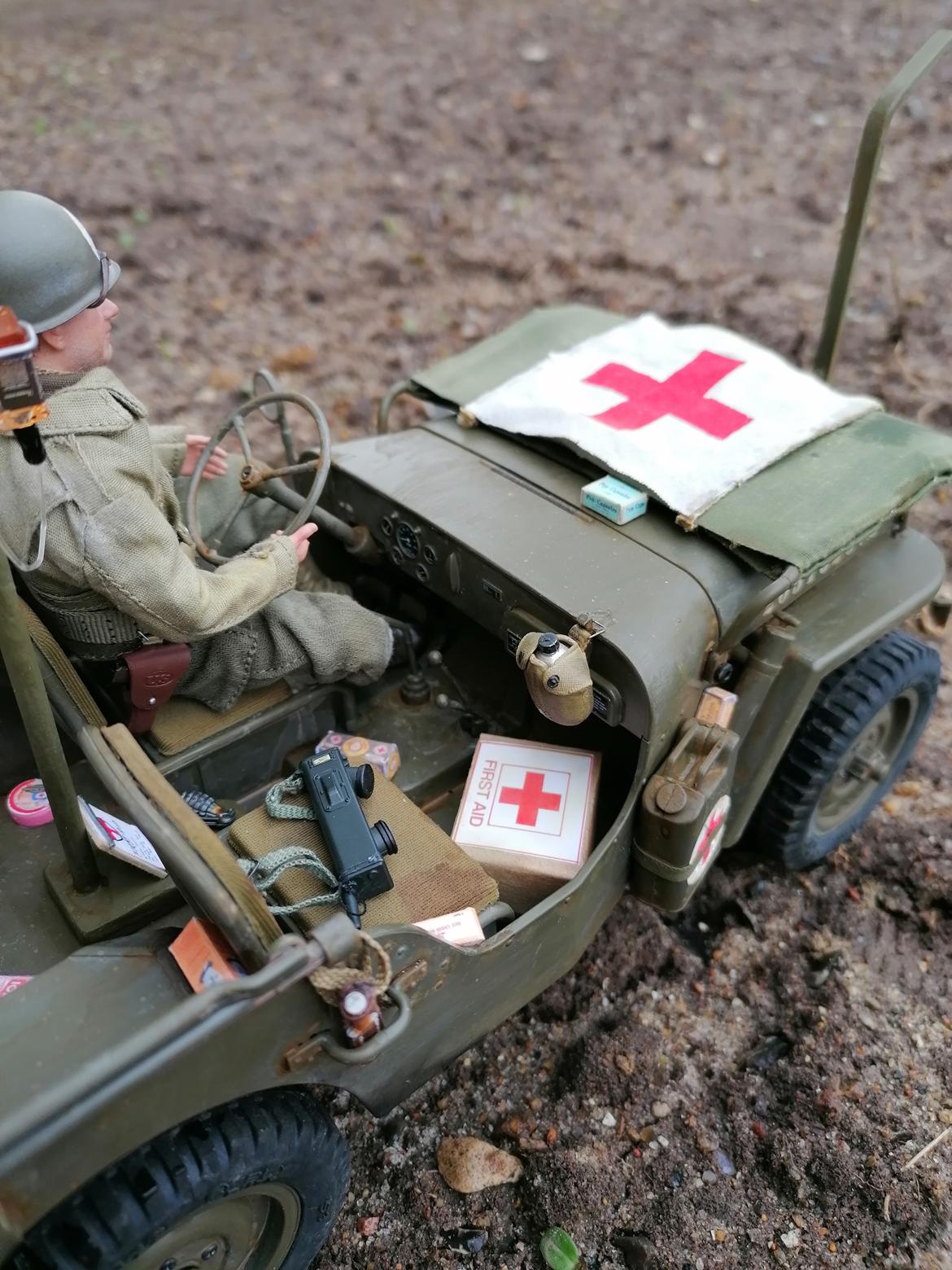 Militær Medic Jeep 1/12 (Solgt)  billede 29