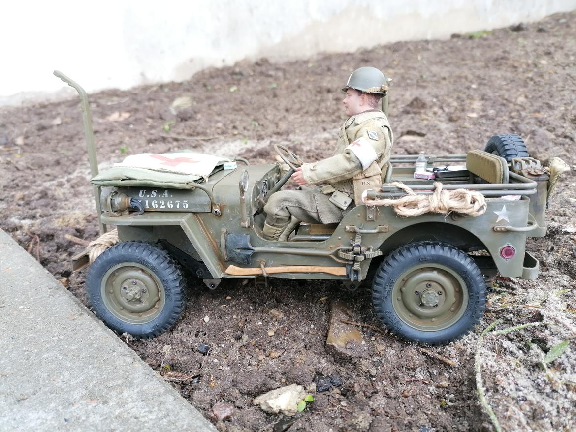 Militær Medic Jeep 1/12 (Solgt)  billede 5