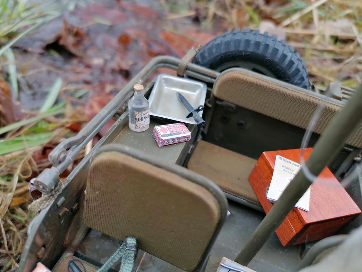 Militær Medic Jeep 1/12 (Solgt)  billede 38