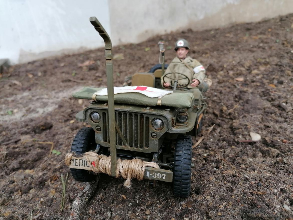 Militær Medic Jeep 1/12 (Solgt)  billede 4