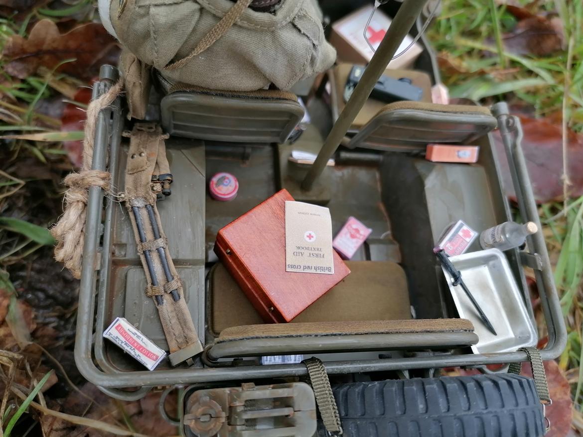 Militær Medic Jeep 1/12 (Solgt)  billede 39
