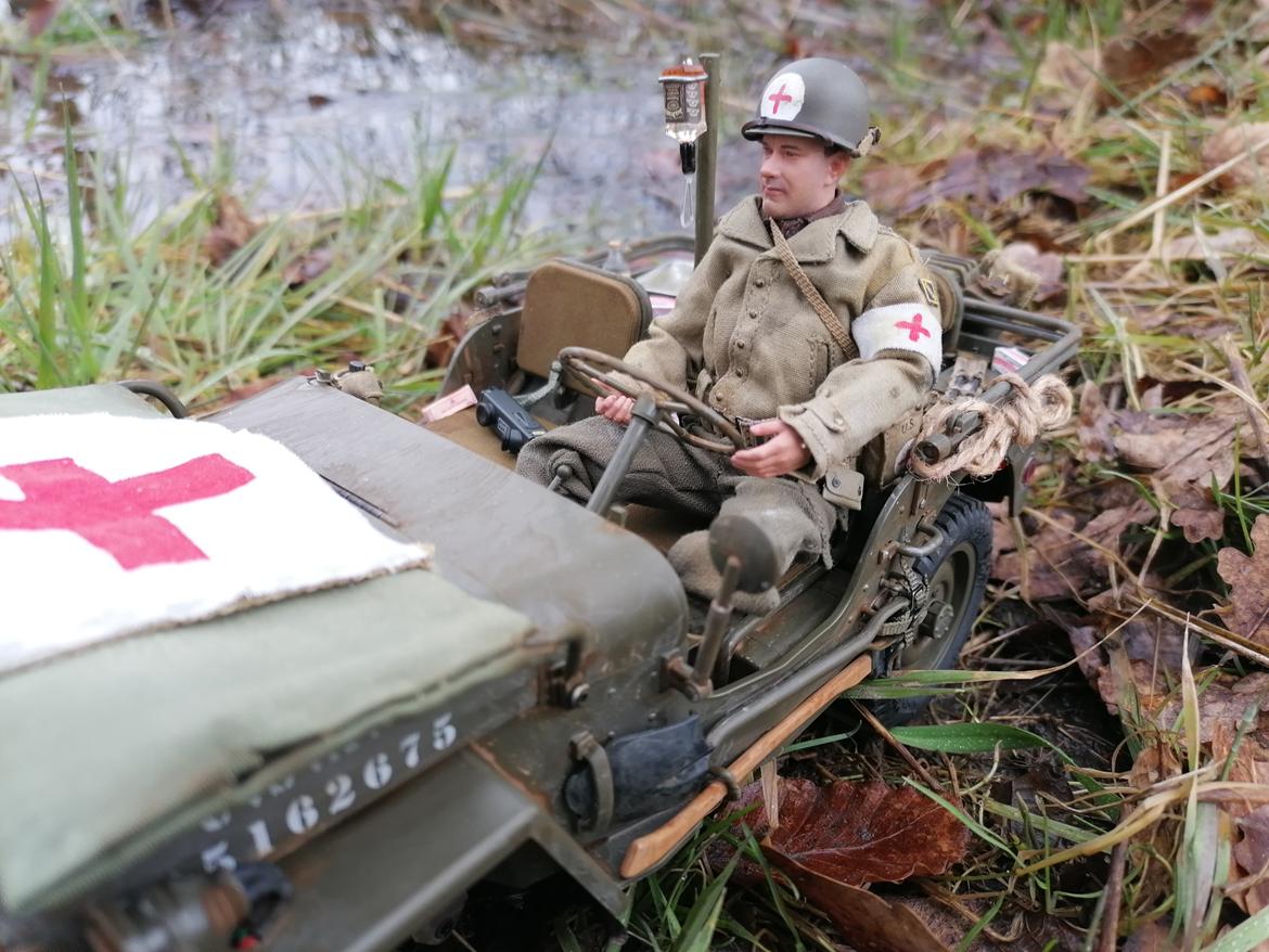 Militær Medic Jeep 1/12 (Solgt)  billede 34
