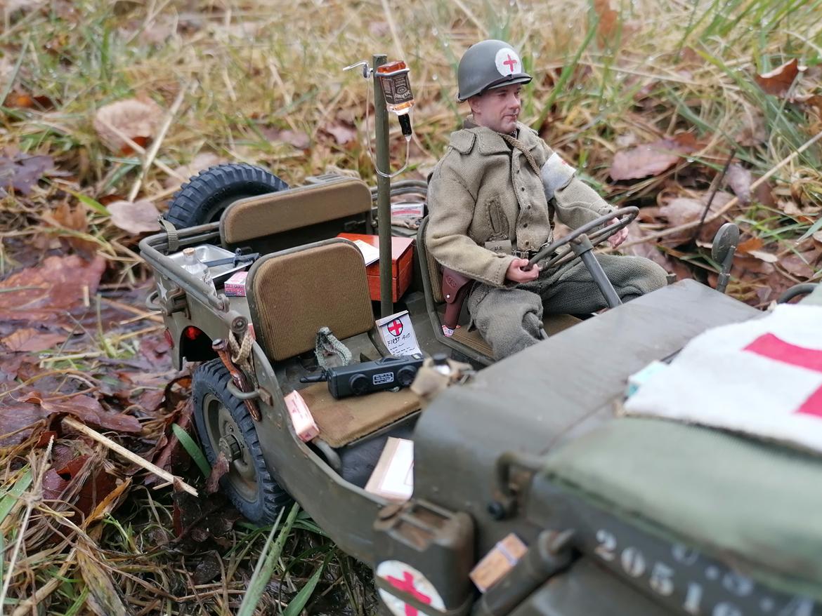 Militær Medic Jeep 1/12 (Solgt)  billede 36