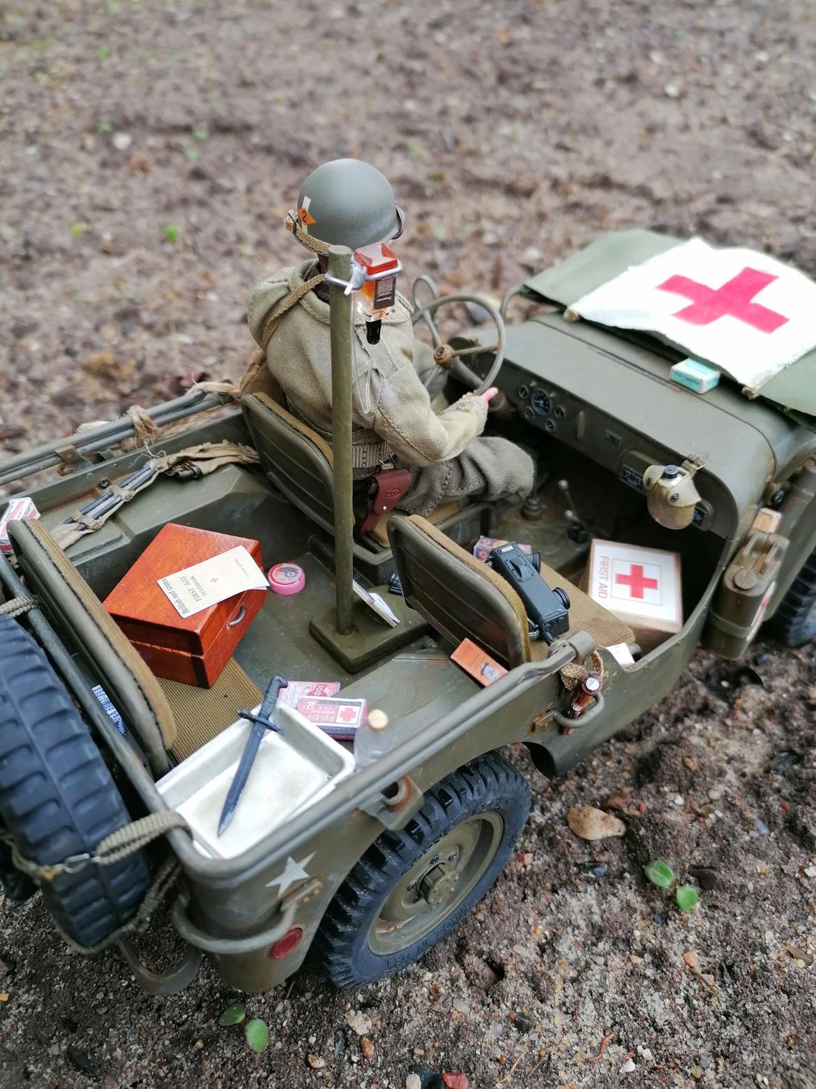 Militær Medic Jeep 1/12 (Solgt)  billede 28
