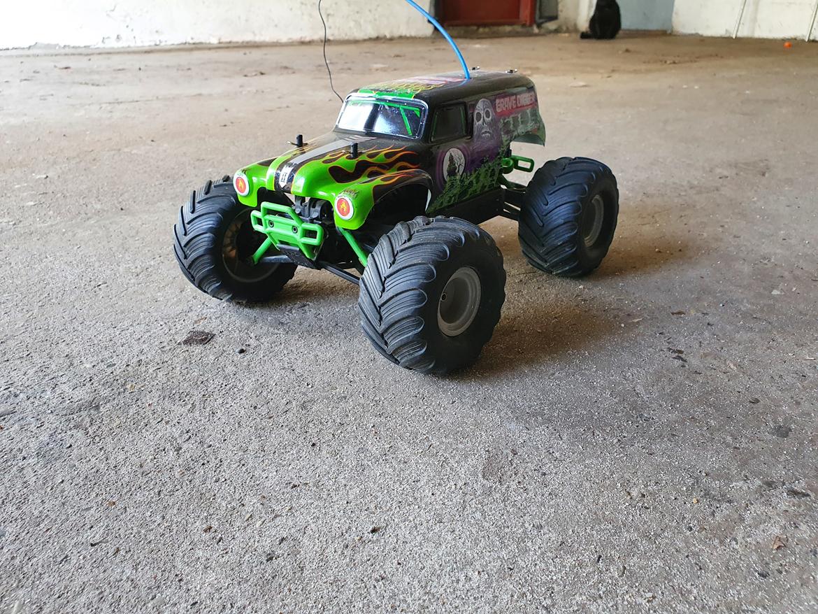 Truck Traxxas gravedigger 1/16 billede 1