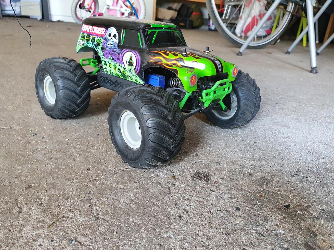 Truck Traxxas gravedigger 1/16 billede 2
