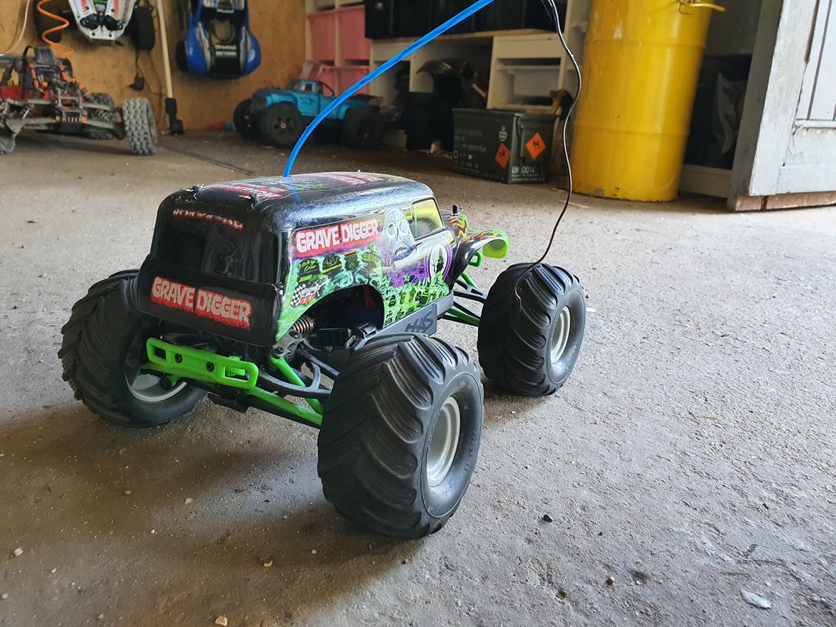 Truck Traxxas gravedigger 1/16 billede 3