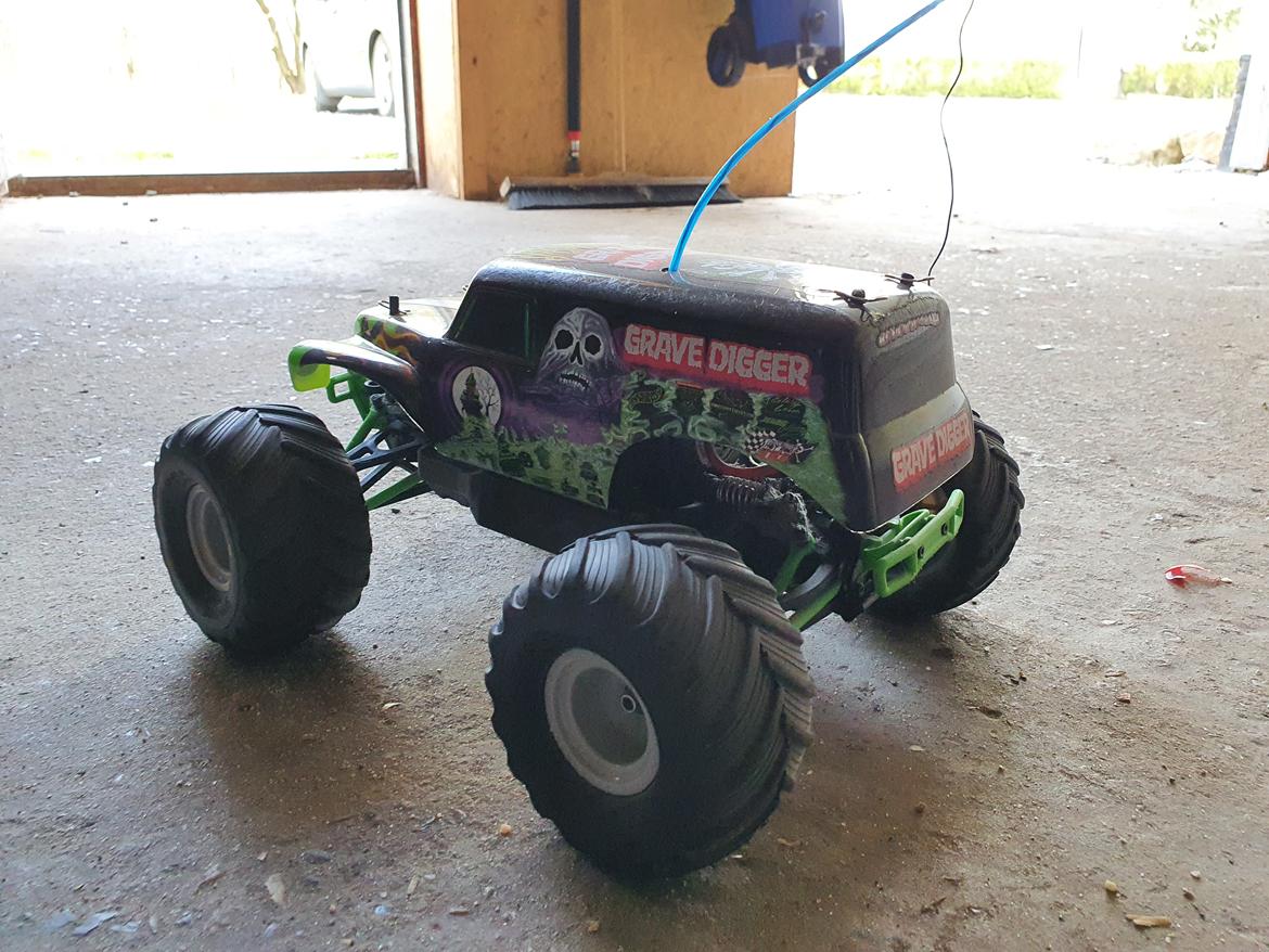 Truck Traxxas gravedigger 1/16 billede 4