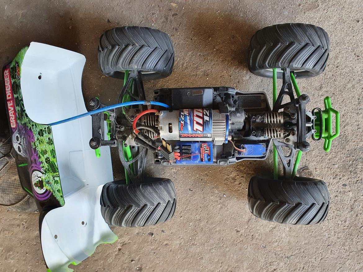 Truck Traxxas gravedigger 1/16 billede 5