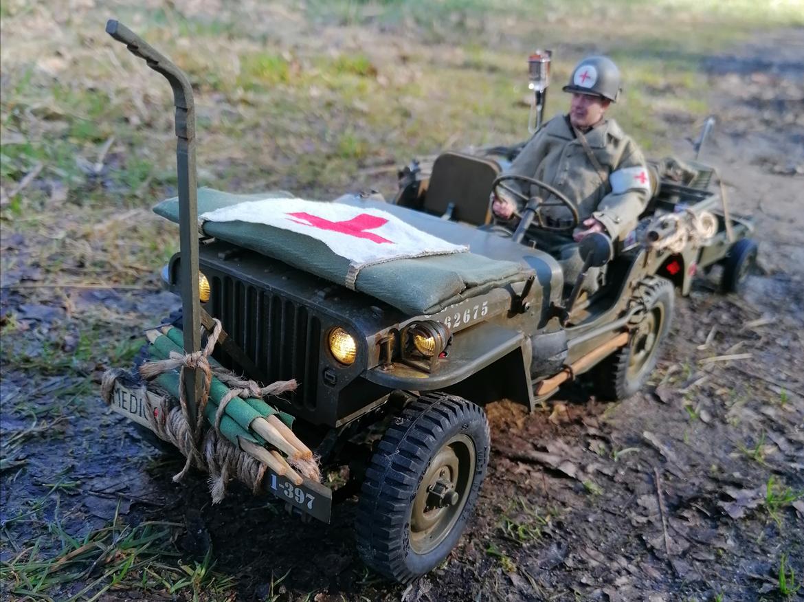 Militær Medic Jeep 1/12 (Solgt)  billede 1