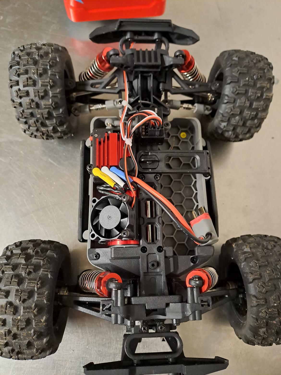 Truck MJX hyper go brushless 2-3s  billede 10