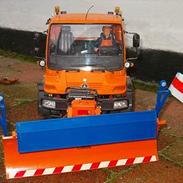 Lastbiler Mercedes Benz Unimog U300