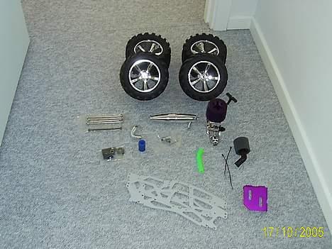 Truck Savage Truckzilla - det er så alle de dele der skal på bilen billede 4