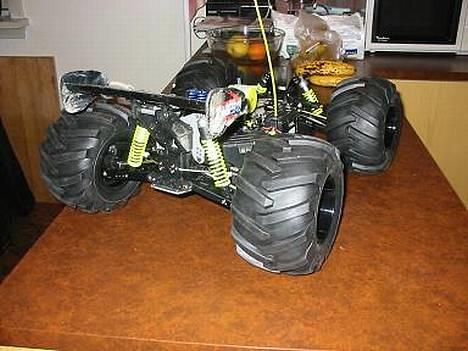 Off-Roader Mammoth GV - 2 Speed, Tun udstødning og Monster dæk så kravler den som spider man.. billede 7