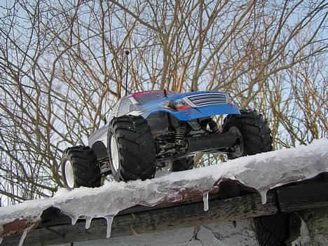 Bil HBX Bonzer Big Foot - Altid hygge at stå på et tag med masser af is billede 17