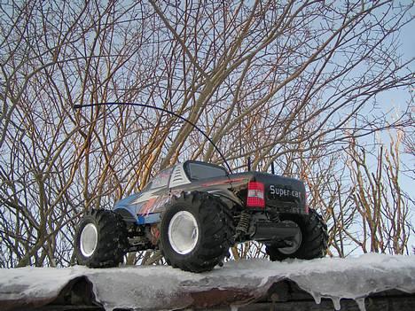 Bil HBX Bonzer Big Foot - Lige bagfra på isen billede 18