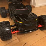 Bil Traxxas Sledge 