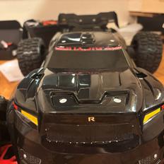 Bil Traxxas Sledge 