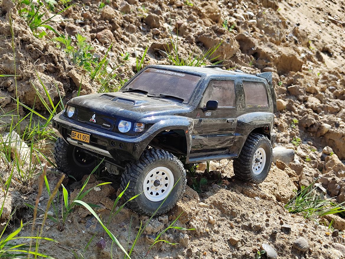 Off-Roader Axial Scx10 II Mitsubishi Pajero  billede 1