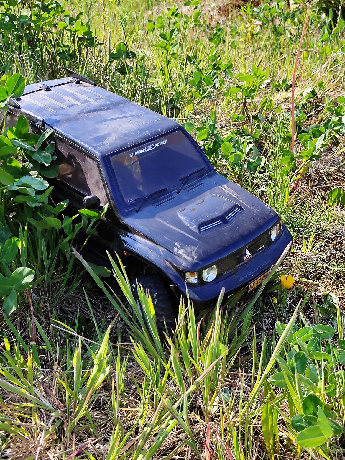 Off-Roader Axial Scx10 II Mitsubishi Pajero  billede 7