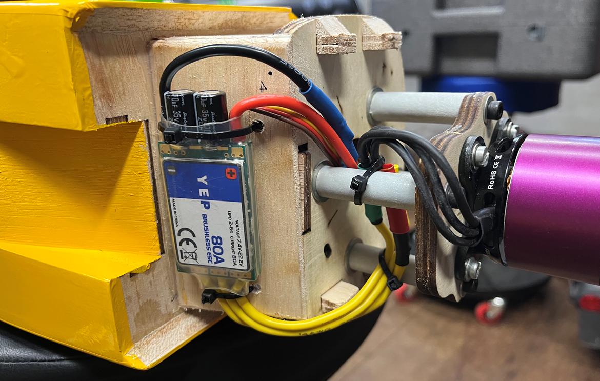 Fly Piper J-3 Cub - Fin plads til regulator. Også en regulator af god kvalitet billede 19