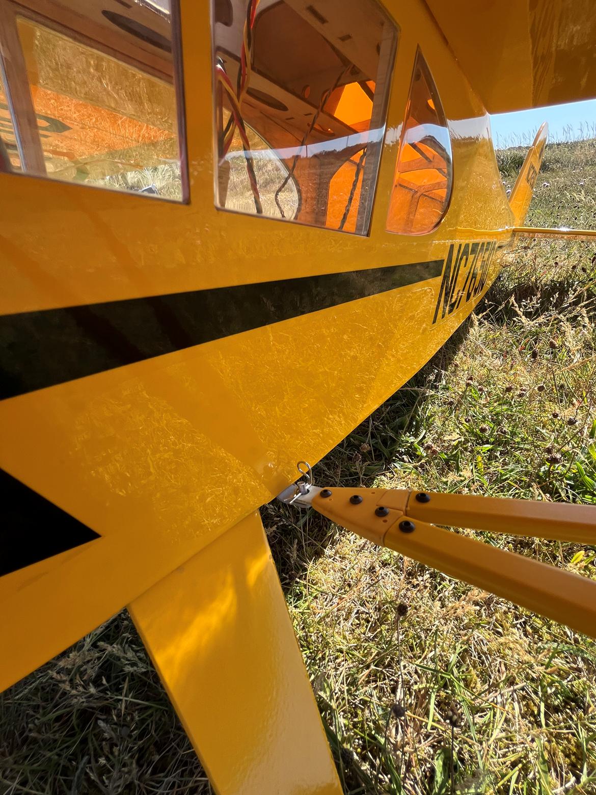 Fly Piper J-3 Cub - Vingestøtter er nemme at fjerne uden brug af værktøj billede 33