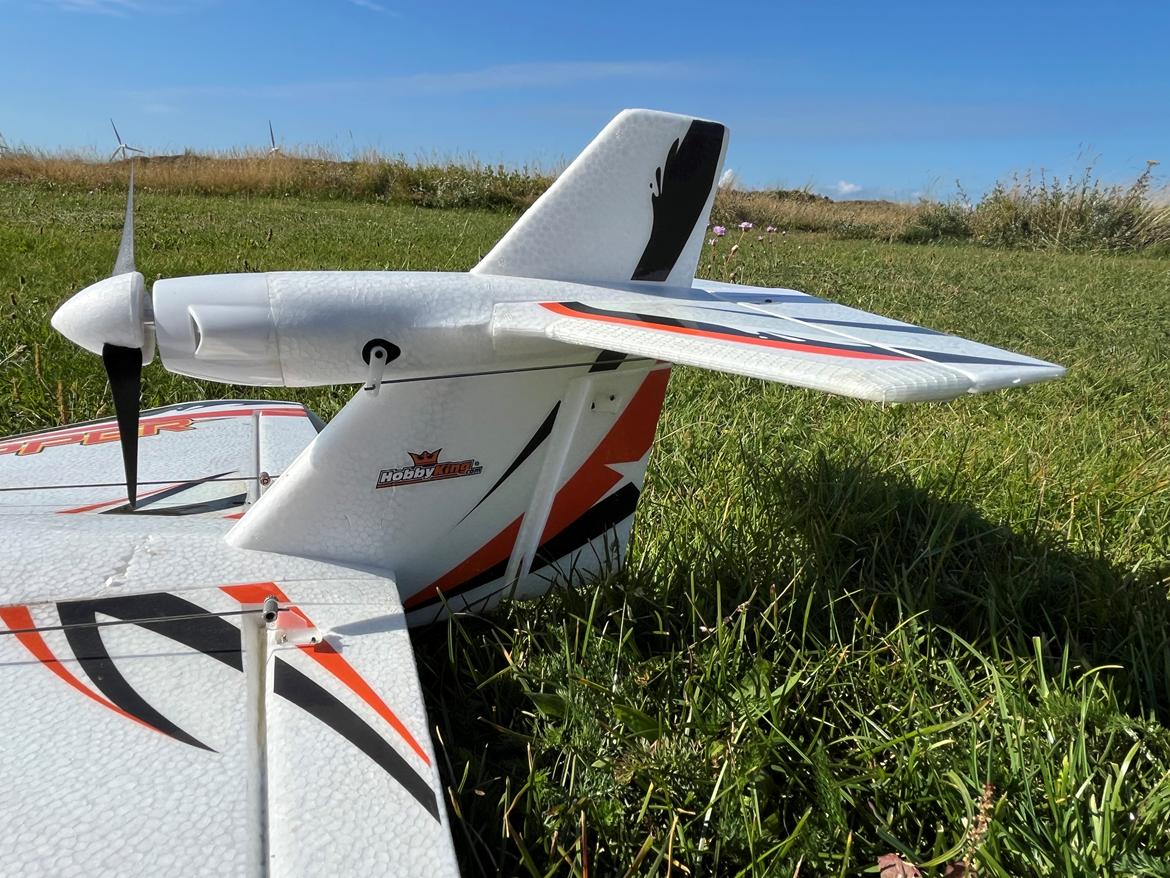 Fly ATA Skipper fra Hobby King (All Terrain Airplane) - Som vandflyver kunne den godt tåle et vandrori halen billede 10