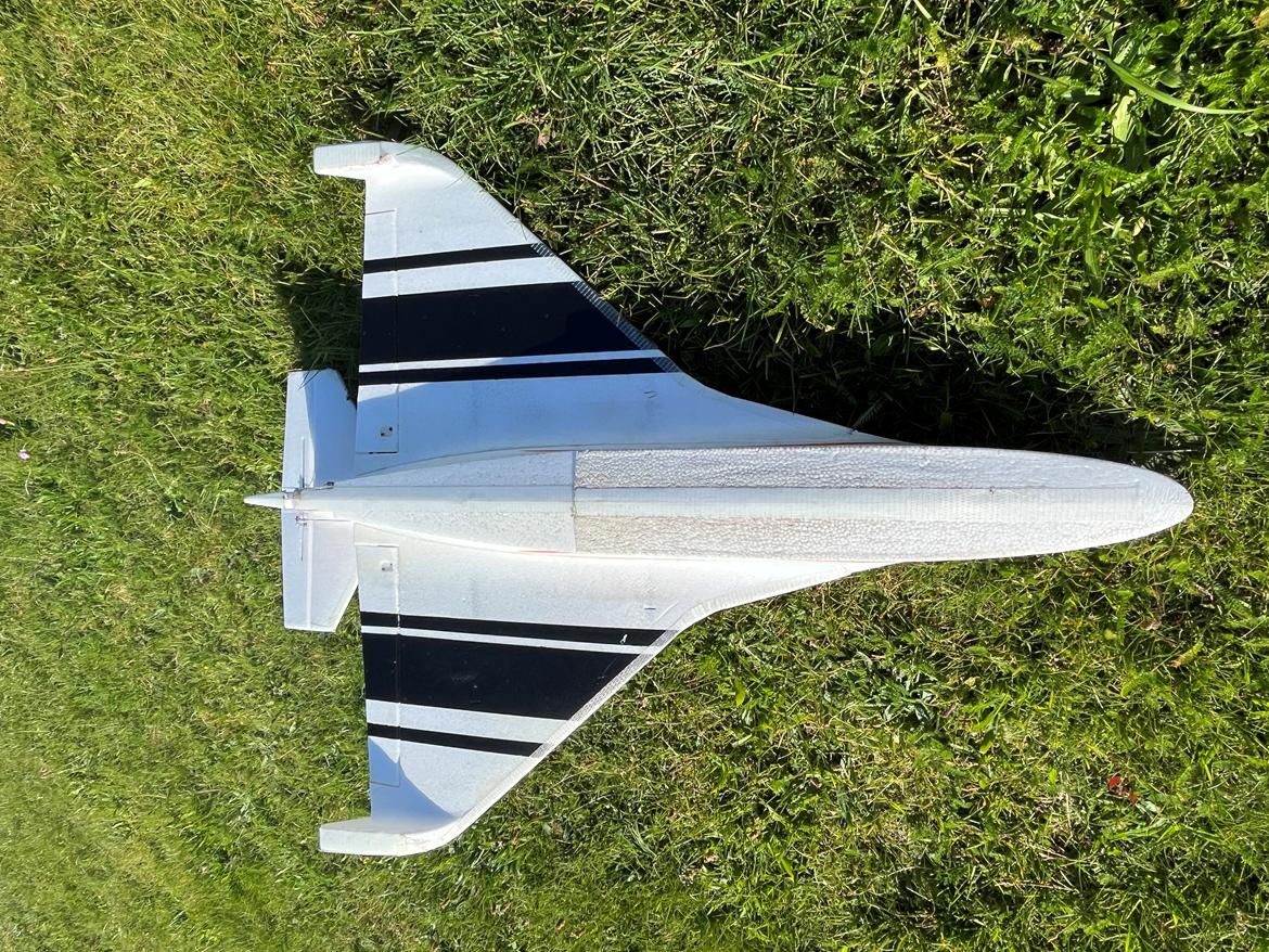 Fly ATA Skipper fra Hobby King (All Terrain Airplane) - Bunden virker meget solid, har en beskytter i bunden billede 11